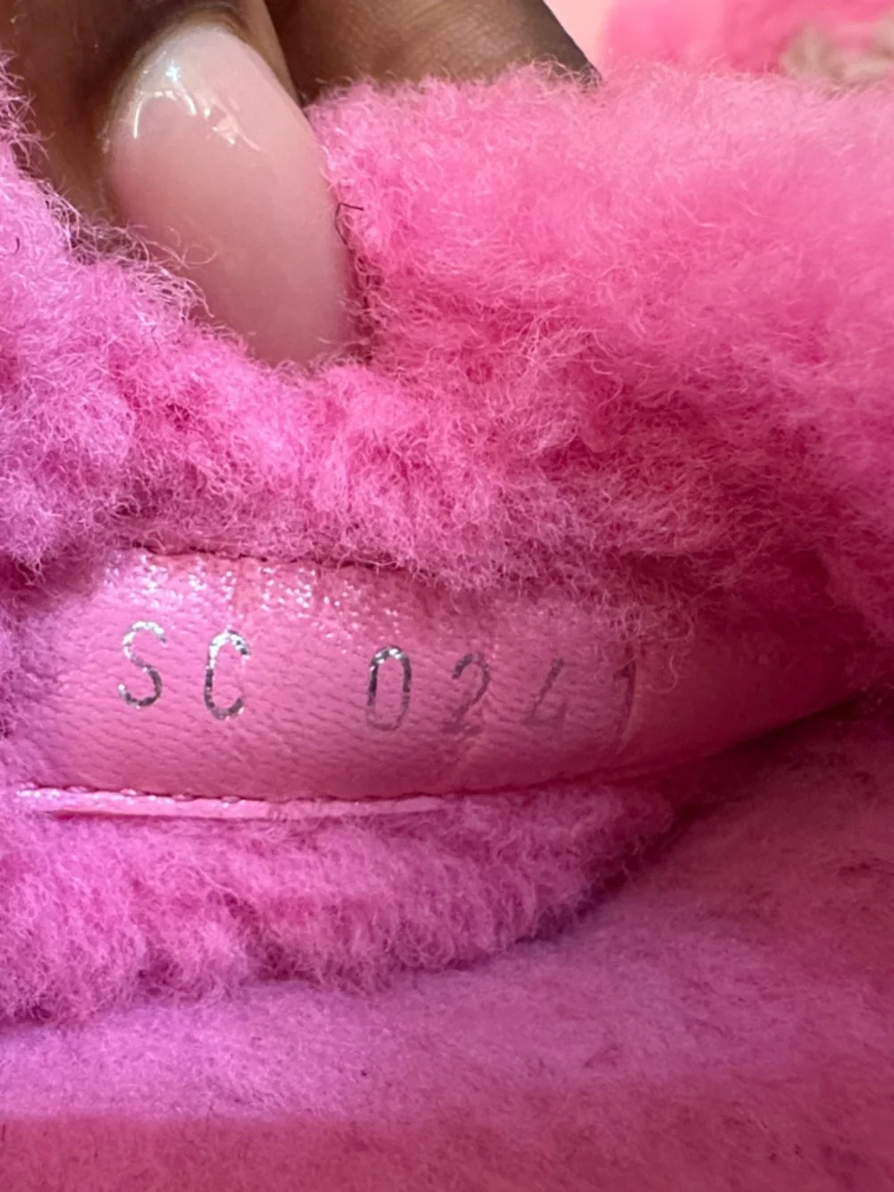 Louis Vuitton Pink Plush Shearling Logo Slides - Picture 4 of 10